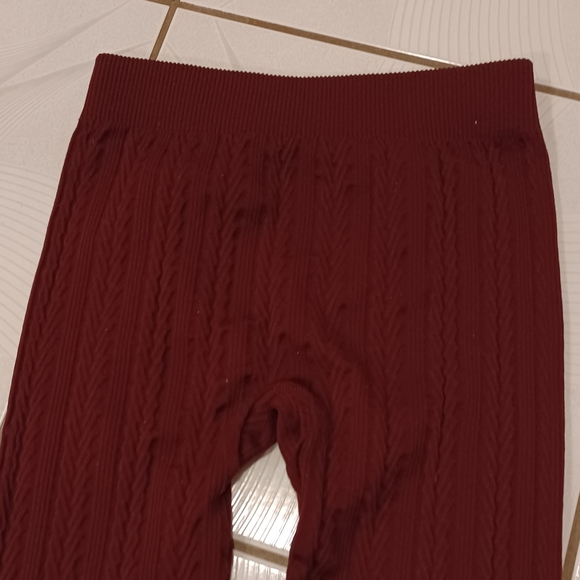 $4 Add-on Burgundy Textured Leggings - Size M/L - Picture 5 of 6